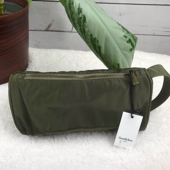 Goodfellow & Co Handbags - NWT Goodfellow Olive Green Toiletries Bag - G7